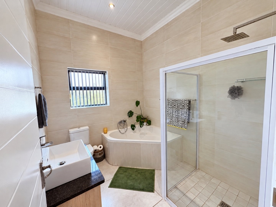 3 Bedroom Property for Sale in Outeniquasbosch Western Cape